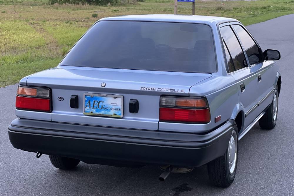 https://autogreeknews.gr/wp-content/uploads/2022/04/1988_toyota_corolla_IMG_7151-scaled-1.jpg