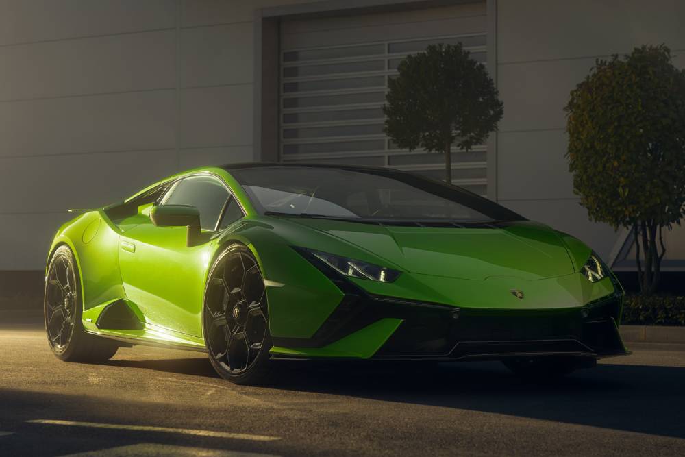 https://autogreeknews.gr/wp-content/uploads/2022/04/2022-Lamborghini-Huracan-Tecnica-00005.jpg