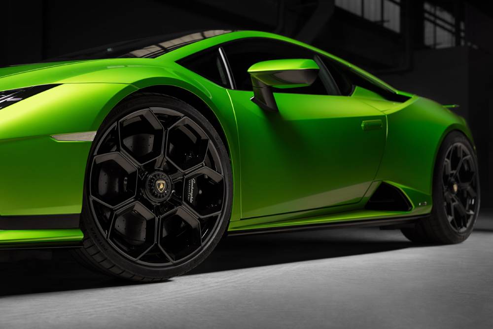 https://autogreeknews.gr/wp-content/uploads/2022/04/2022-Lamborghini-Huracan-Tecnica-00020.jpg