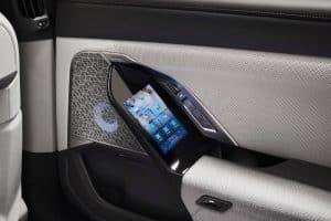 2023-BMW-7-Series-Interior-12