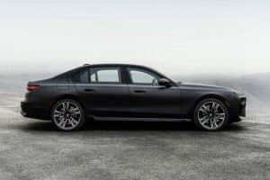 2023-BMW-760i-xDrive-14