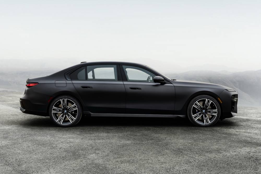 https://autogreeknews.gr/wp-content/uploads/2022/04/2023-BMW-760i-xDrive-14.jpg