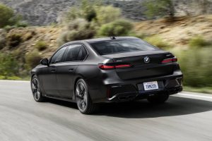 2023-BMW-760i-xDrive-21