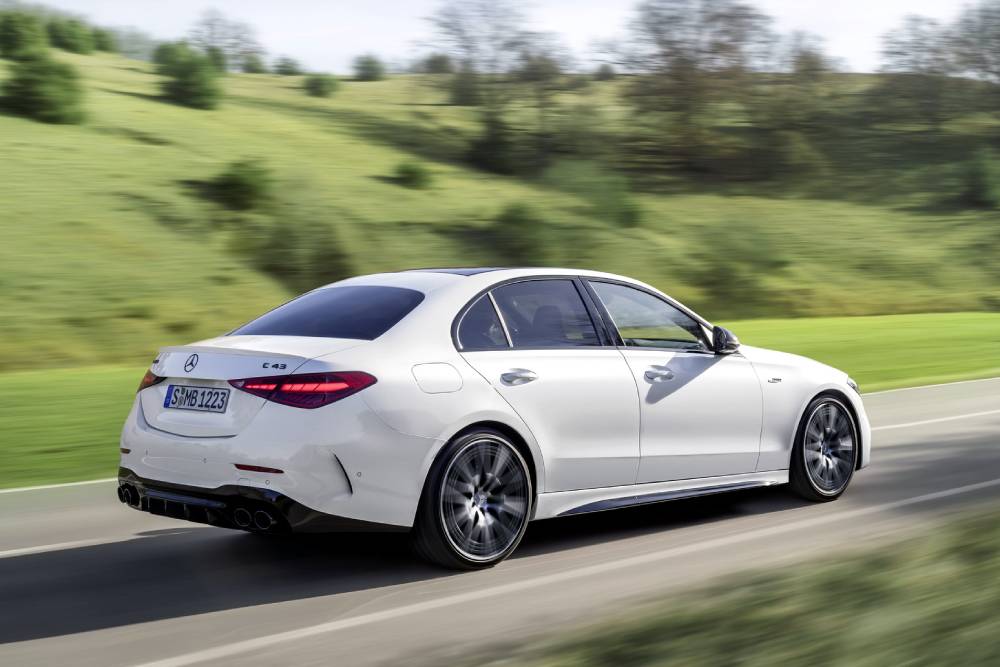 https://autogreeknews.gr/wp-content/uploads/2022/04/2023-Mercedes-AMG-C43-11.jpg