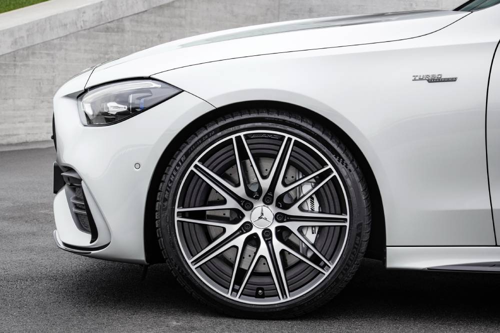 https://autogreeknews.gr/wp-content/uploads/2022/04/2023-Mercedes-AMG-C43-Sedan-14.jpg