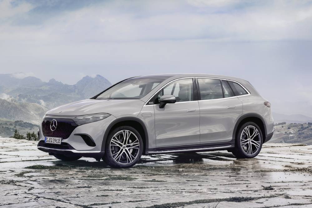 https://autogreeknews.gr/wp-content/uploads/2022/04/2023-Mercedes-Benz-EQS-SUV-0019.jpg