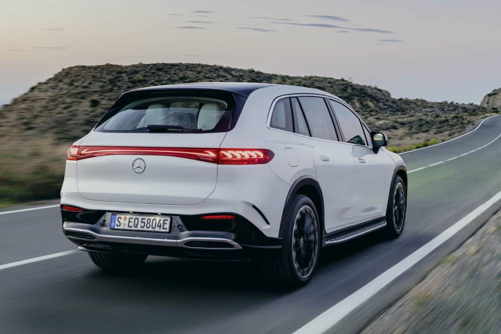 https://autogreeknews.gr/wp-content/uploads/2022/04/2023-Mercedes-Benz-EQS-SUV-0035.jpg