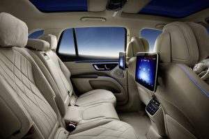 2023-Mercedes-Benz-EQS-SUV-4