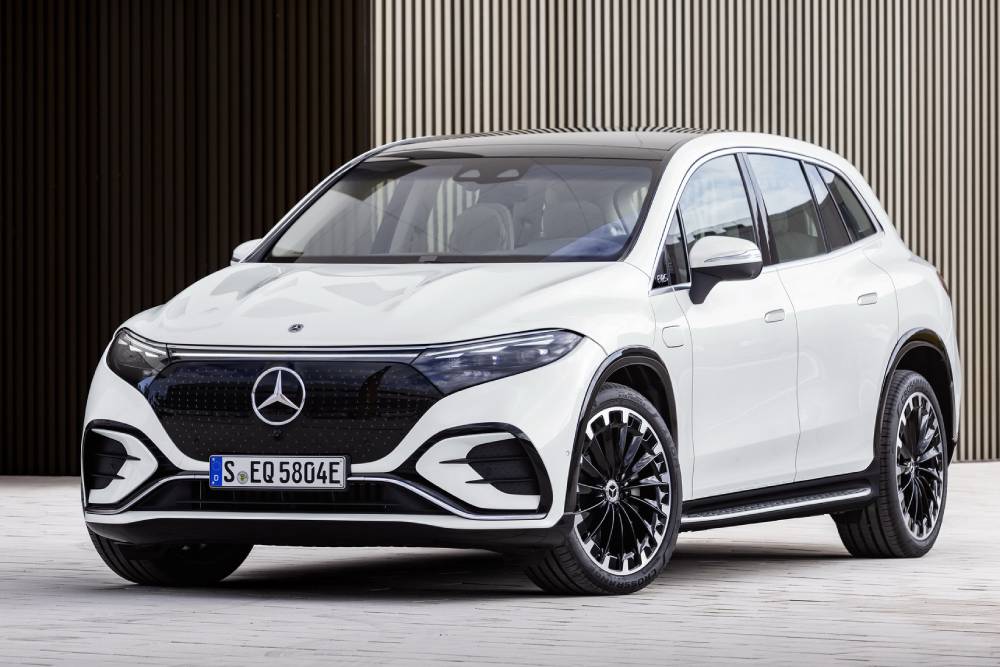 https://autogreeknews.gr/wp-content/uploads/2022/04/2023-Mercedes-EQS-SUV-1.jpg