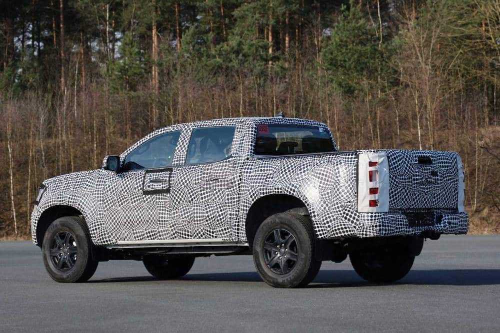 https://autogreeknews.gr/wp-content/uploads/2022/04/2023-vw-amarok-teaser-11.jpg