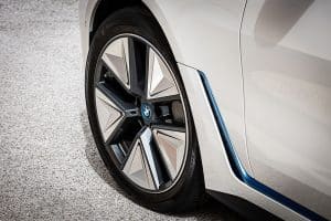 BMW-i4-eDrive40-(14)