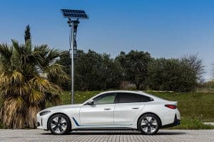 BMW-i4-eDrive40-(5)