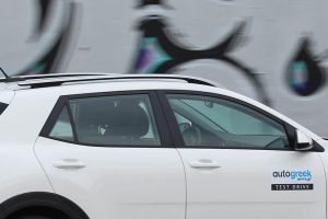 Kia-Stonic-side-roof