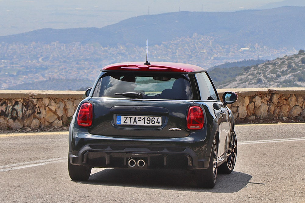 https://autogreeknews.gr/wp-content/uploads/2022/04/MINI-Cooper-S-JCW-10.jpg
