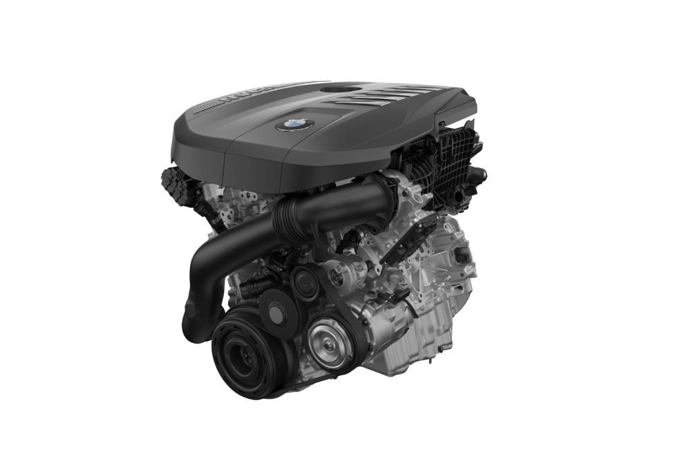 https://autogreeknews.gr/wp-content/uploads/2022/04/P90458427_The_new_BMW_7_Series_six-cylinder_gasoline_engine.jpg