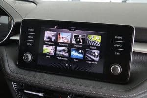 Skoda-Fabia-2022-ekthesi-(10)