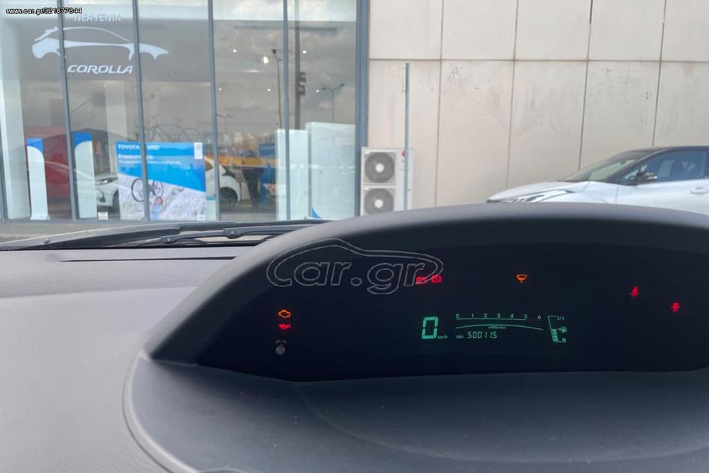 https://autogreeknews.gr/wp-content/uploads/2022/04/Toyoa-Yaris-500.115-km-1.jpg