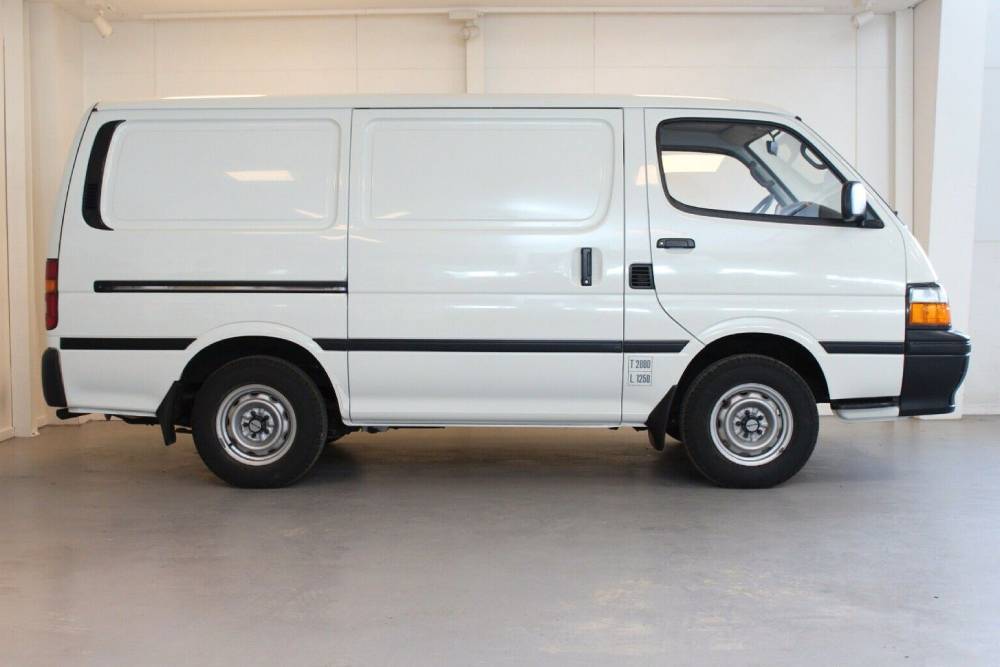 https://autogreeknews.gr/wp-content/uploads/2022/04/Toyota-HiAce-2.jpg