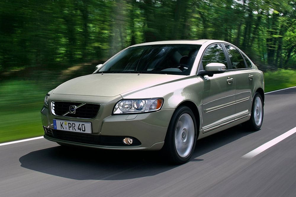 https://autogreeknews.gr/wp-content/uploads/2022/04/Volvo-S40-1.jpg
