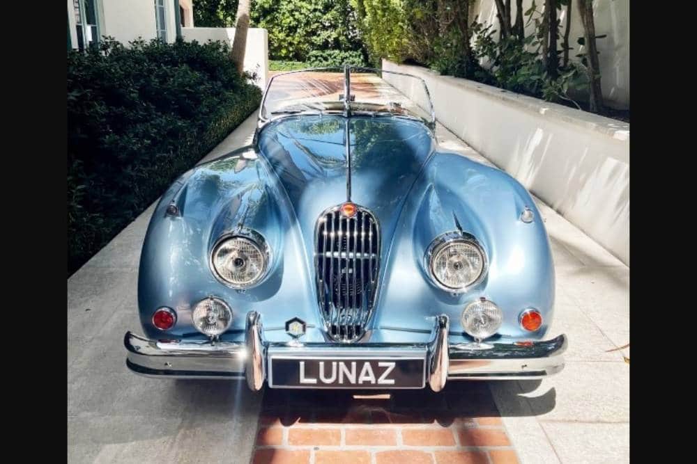 https://autogreeknews.gr/wp-content/uploads/2022/04/jaguar-xk140-ev-by-lunaz.jpg