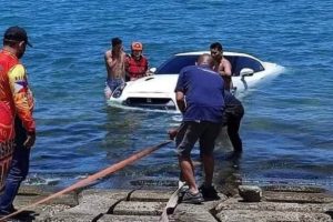 nissan gt-r rolled off to sea 02