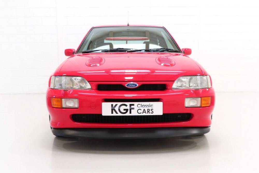https://autogreeknews.gr/wp-content/uploads/2022/05/1993-Ford-Escort-RS-Cosworth-New-3.jpg