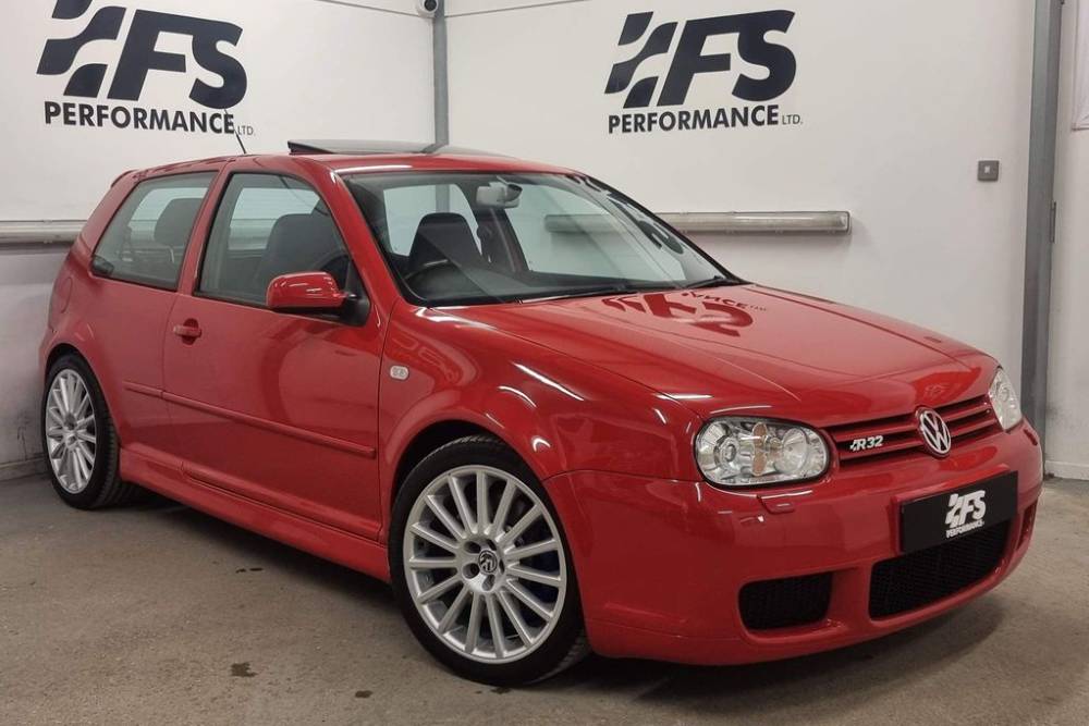 https://autogreeknews.gr/wp-content/uploads/2022/05/2003-tornado-red-vw-golf-r32-1.jpg