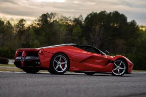 2017_ferrari_laferrari-aperta_6C3D8DBB-2E2C-40EC-8
