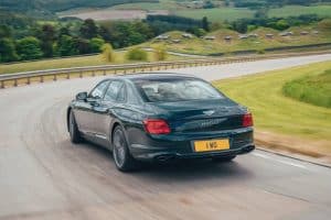 2021-Bentley-Flying-Spur-Hybrid_03