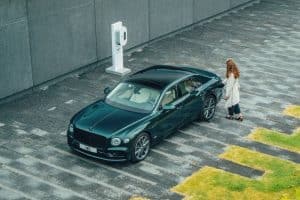 2021-Bentley-Flying-Spur-Hybrid_04