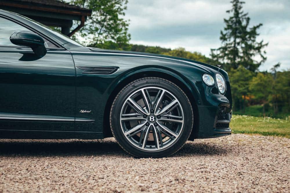 https://autogreeknews.gr/wp-content/uploads/2022/05/2021-Bentley-Flying-Spur-Hybrid_10.jpg