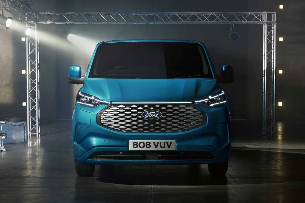 https://autogreeknews.gr/wp-content/uploads/2022/05/2022_ford_e-transit_custom_00-copia.jpg