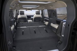 2023-Land-Rover-Defender-130-007