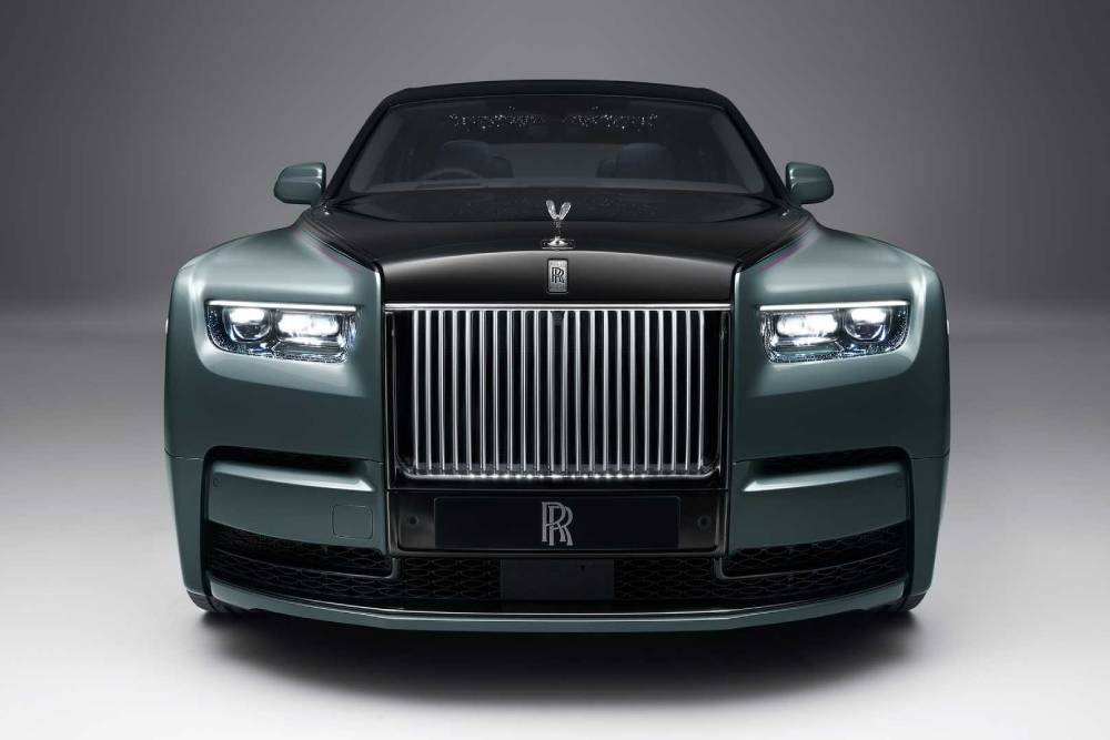 Ρετρό αρχοντιά για τη νέα Rolls-Royce Phantom