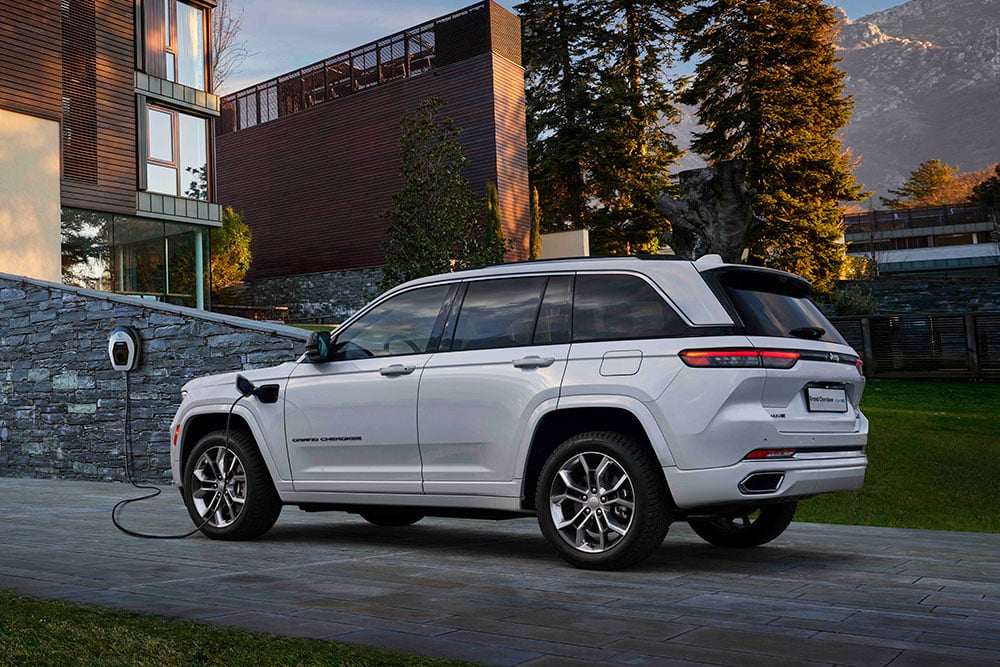 https://autogreeknews.gr/wp-content/uploads/2022/05/Jeep-Grand-Cherokee-4xe-2022-9.jpg