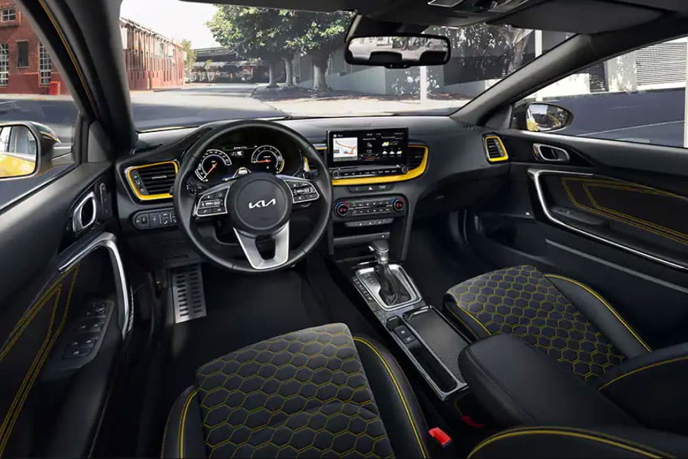 https://autogreeknews.gr/wp-content/uploads/2022/05/Kia-XCeed-2022-interior.jpg