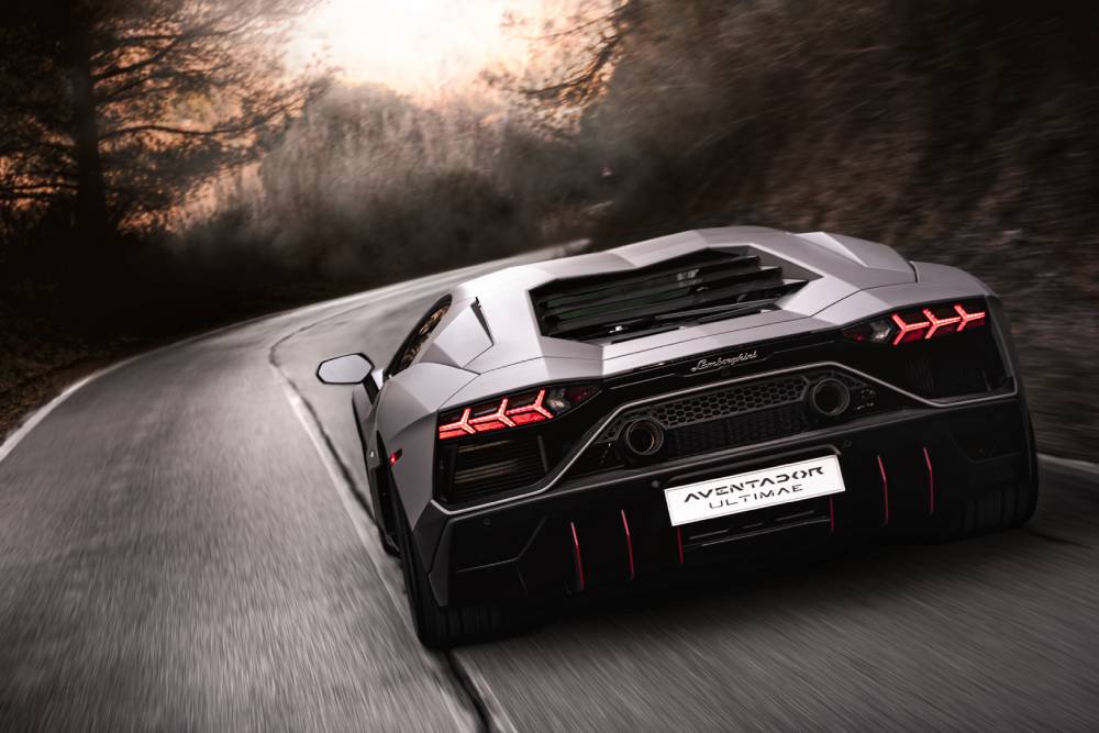 https://autogreeknews.gr/wp-content/uploads/2022/05/Lamborghini-Aventador-Ultimate-25.jpg