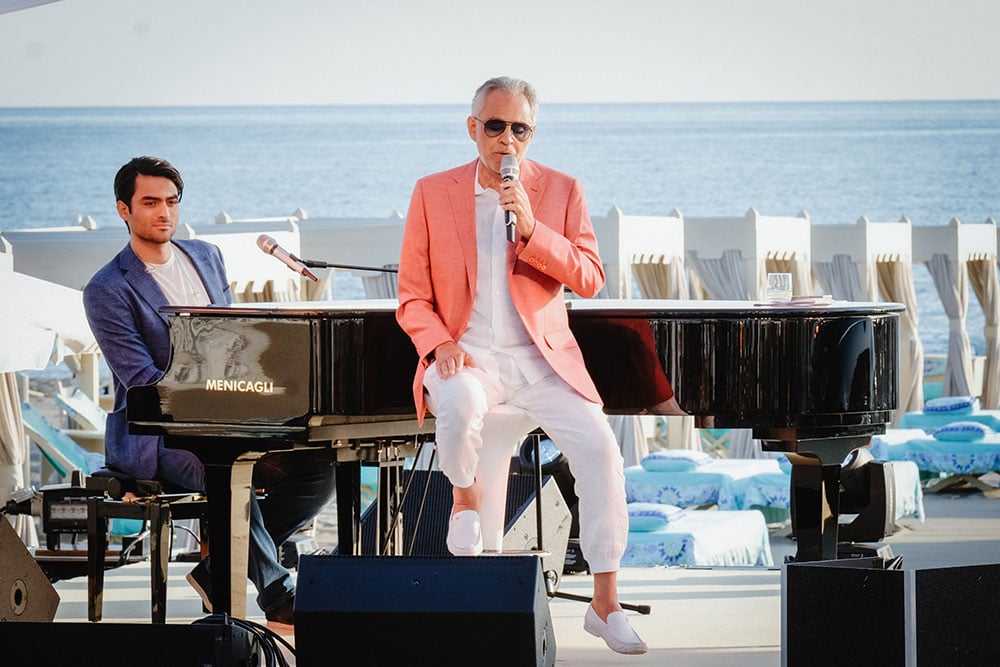 https://autogreeknews.gr/wp-content/uploads/2022/05/Matteo-Bocelli-Maestro-Andrea-Bocelli_07.jpg