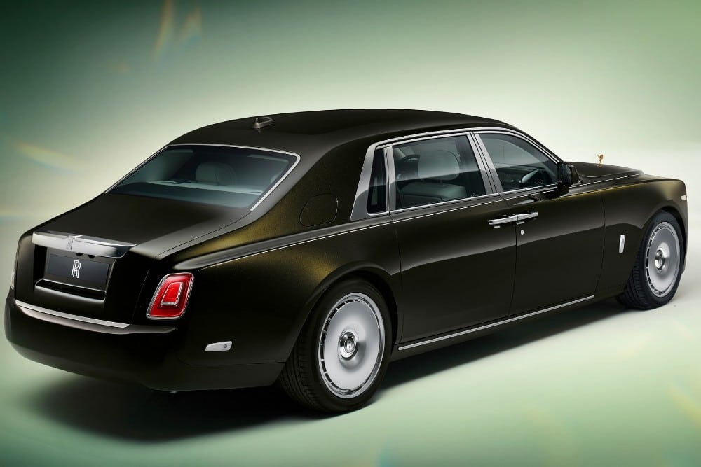 https://autogreeknews.gr/wp-content/uploads/2022/05/Rolls-Royce-Phantom.jpg