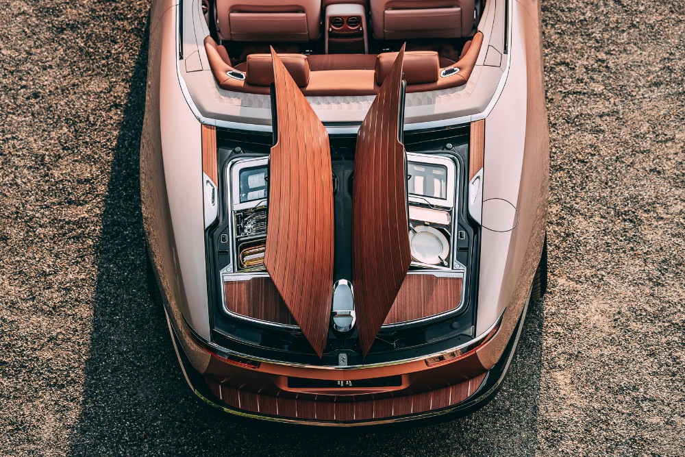 https://autogreeknews.gr/wp-content/uploads/2022/05/Rolls-RoyceBoatTail11.jpg