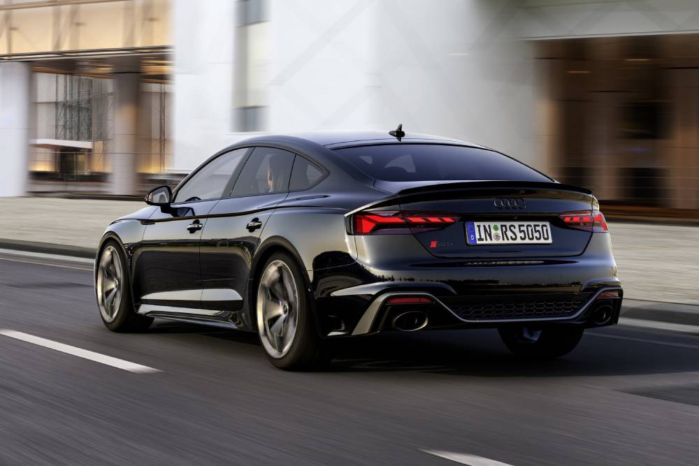 https://autogreeknews.gr/wp-content/uploads/2022/05/audi-turns-up-the-wick-on-the-2023-rs-5-stateside-11.jpg