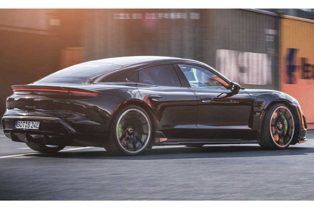 https://autogreeknews.gr/wp-content/uploads/2022/05/brabus-porsche-taycan-turbo-s-1.jpg