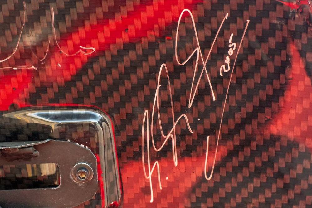 https://autogreeknews.gr/wp-content/uploads/2022/05/ferrari-enzo-signed-by-schumacher-3.jpg