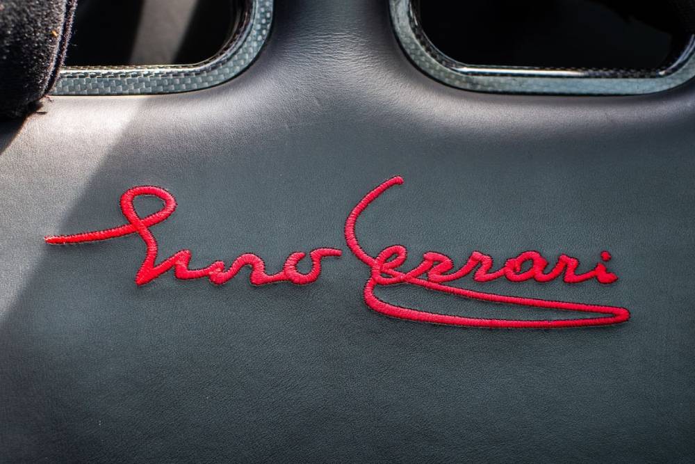 https://autogreeknews.gr/wp-content/uploads/2022/05/ferrari-enzo-signed-by-schumacher-5.jpg
