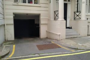 this-london-parking-space-costs-85000-you-have-to- (5)