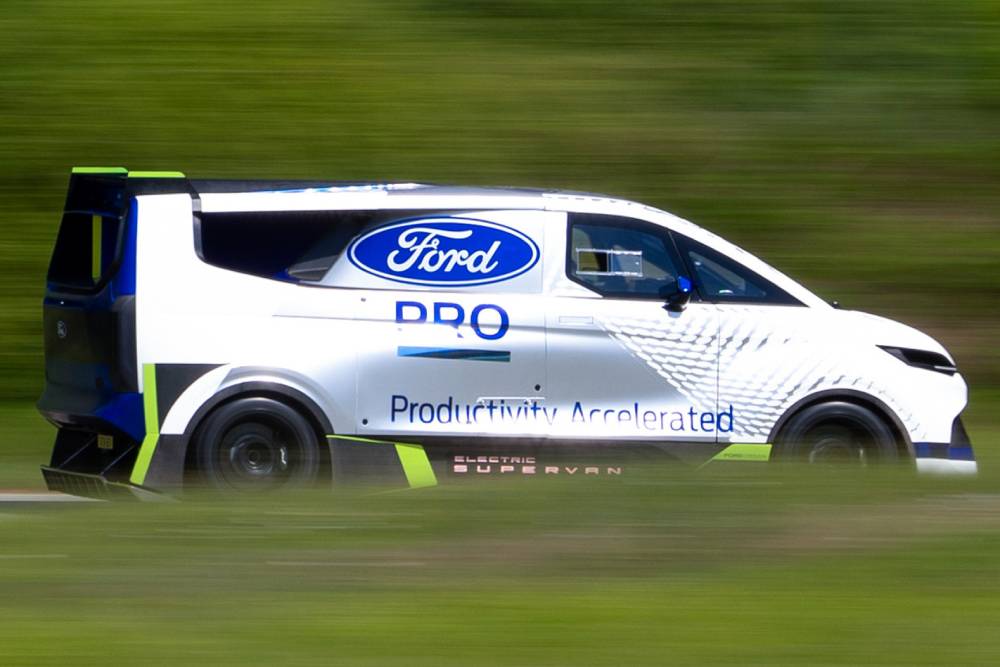 https://autogreeknews.gr/wp-content/uploads/2022/06/2022_FORD_E-TRANSIT_SUPERVAN_42.jpg