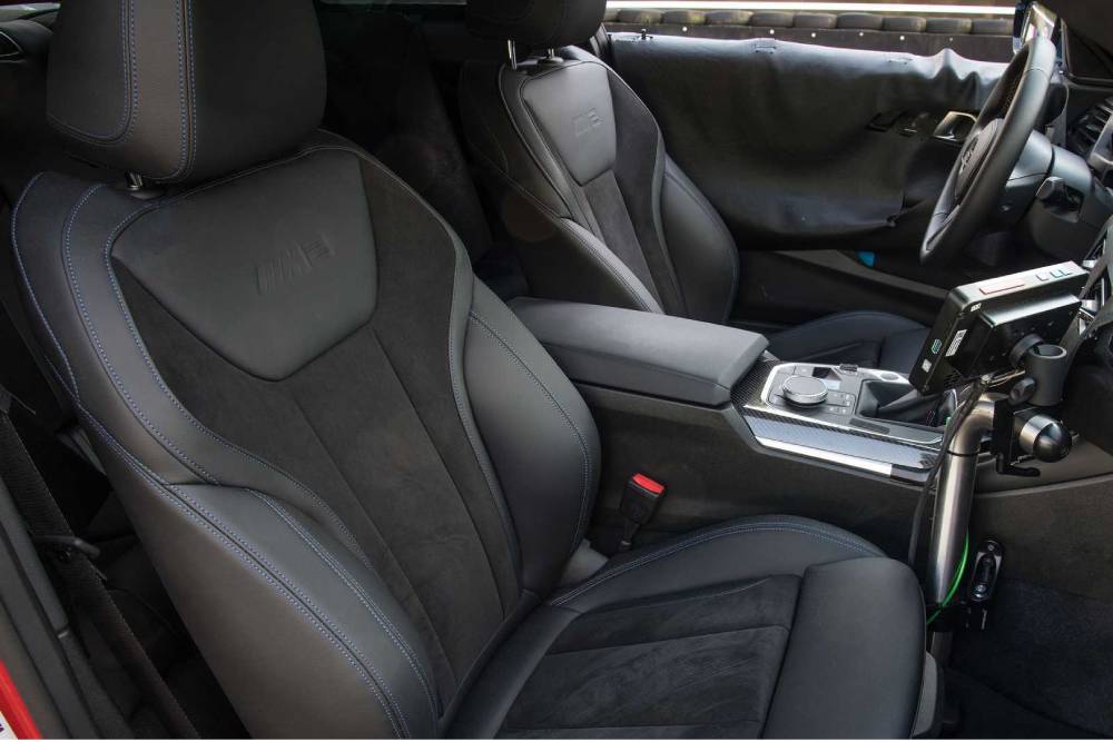https://autogreeknews.gr/wp-content/uploads/2022/06/2023-bmw-m2-prototype-interior-1.jpg