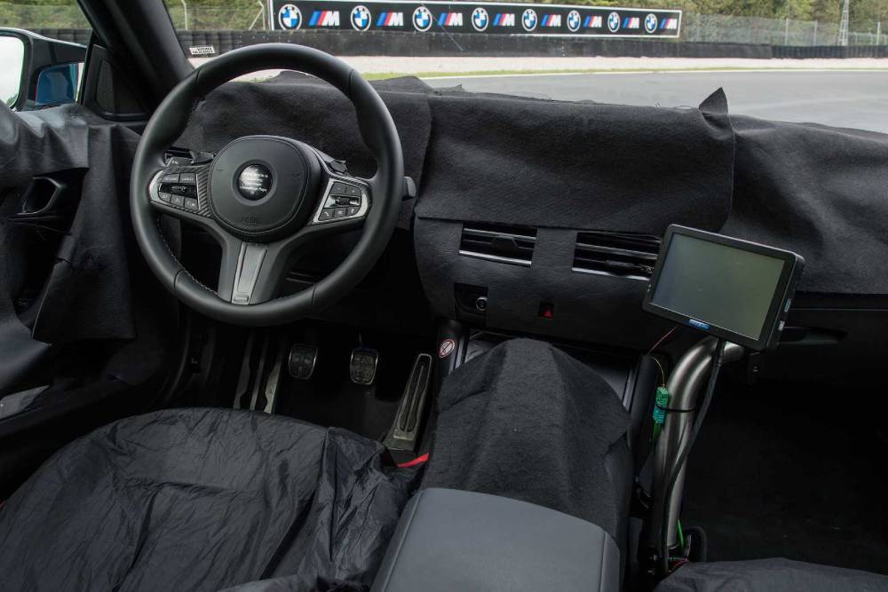 https://autogreeknews.gr/wp-content/uploads/2022/06/2023-bmw-m2-prototype-interior.jpg