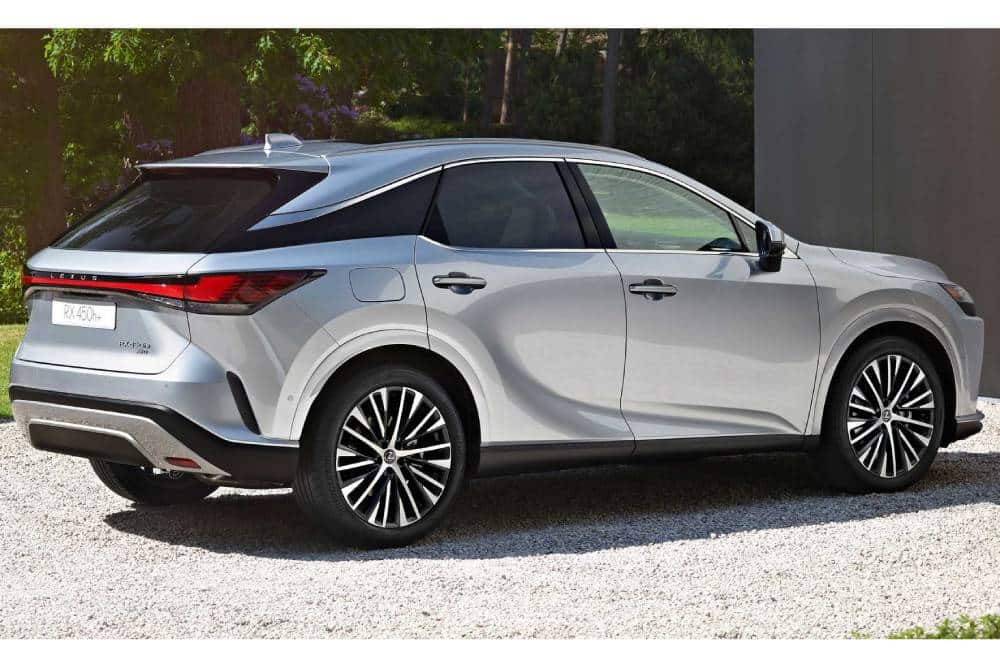 https://autogreeknews.gr/wp-content/uploads/2022/06/2023-lexus-rx-450h-back-side.jpg