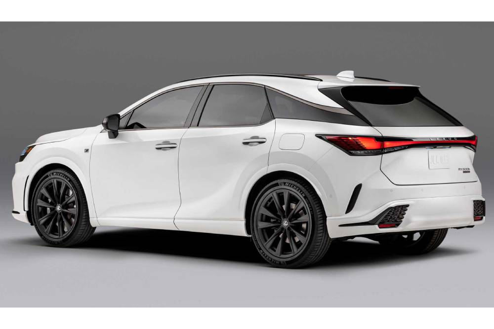 https://autogreeknews.gr/wp-content/uploads/2022/06/2023-lexus-rx-500h-f-sport-white-rear-angle.jpg